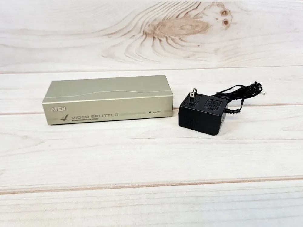 Aten 4 Port Video Splitter Model VS-94A 1 to 4 VGA Duplicator W/ AC Cord